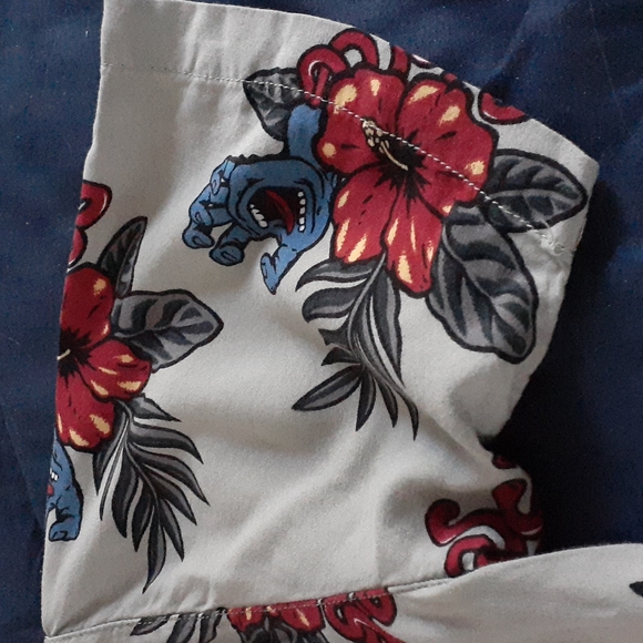 Santa Cruz Skateboard "Screaming Hand" Hawaiian Floral Shirt, Size Small - Picture 3 of 5